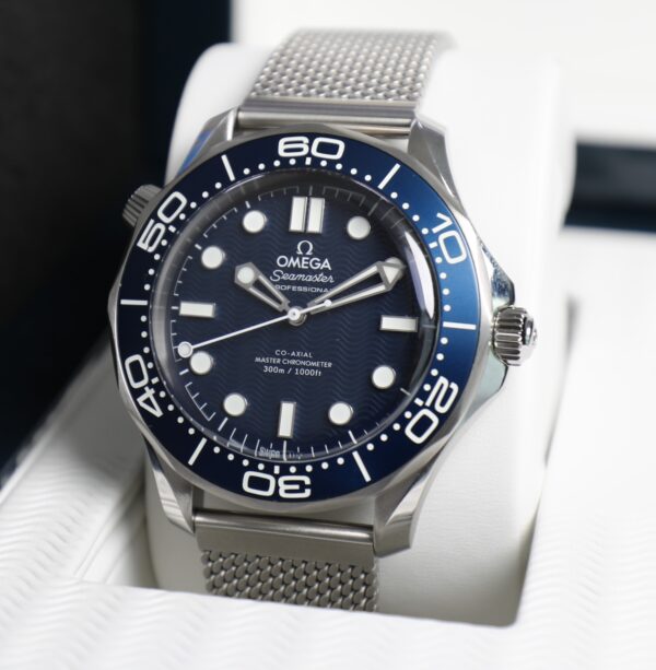 Omega Seamaster Diver 300M - James Bond 60th Anniversary - 42mm - New - Full Set - Image 5