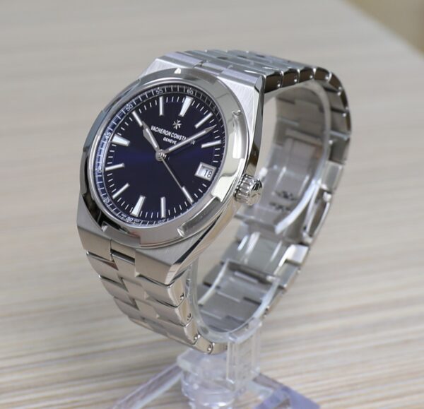 Vacheron Constantin Overseas - 41mm - Simple Date - Blue Dial - New - 4500V/110A-B128 - Full Set - Image 7