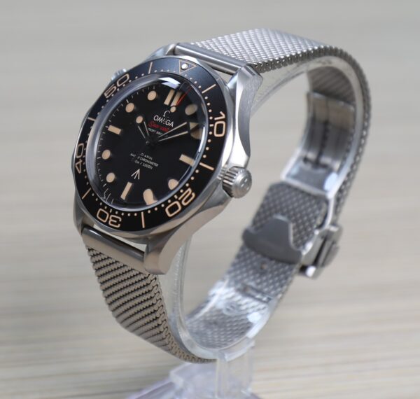 Omega Seamaster Diver 300M James Bond Edition 007 - No Time to Die -Titanium - Extra Nato Strap - 42mm - Box and Card - Image 6