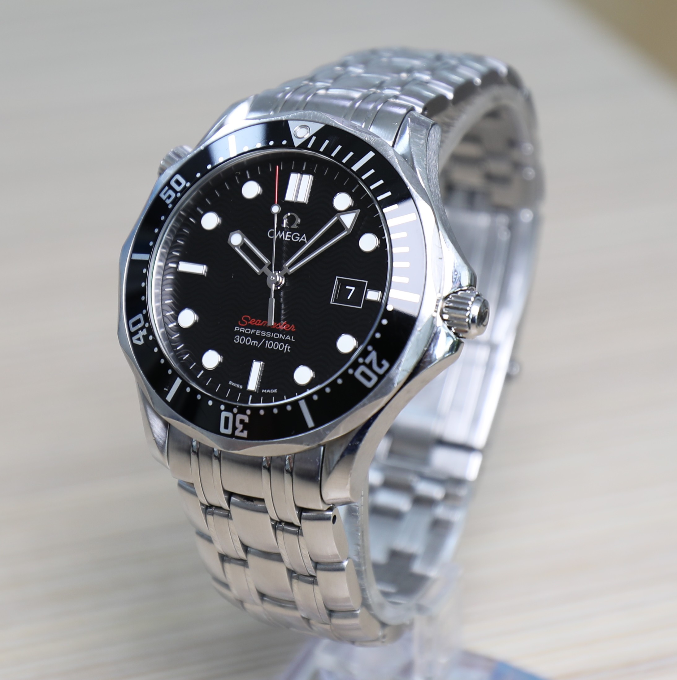Omega Seamaster Diver 300 M - 41mm - Waves Dial - Quartz - Very Good Conditions - Full Set