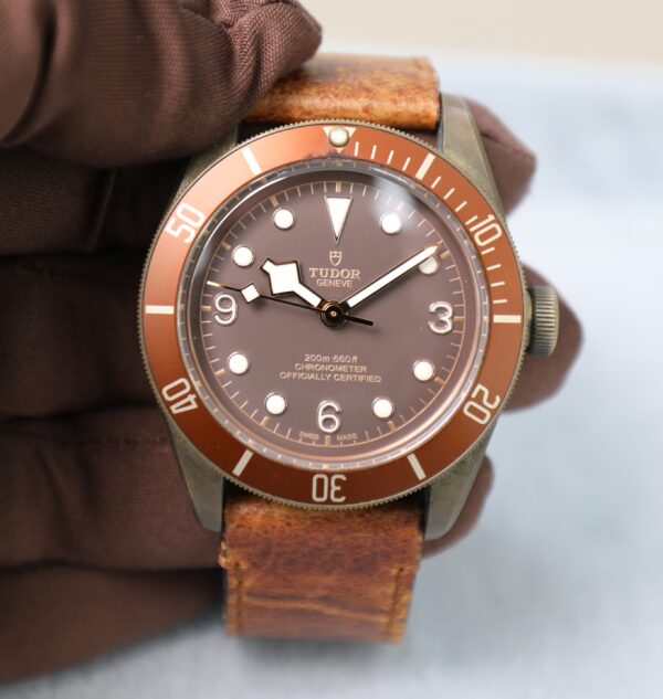 Tudor Black Bay Bronze - 43mm - Very Good Conditions - Extra New Strap - Full Set - Image 12